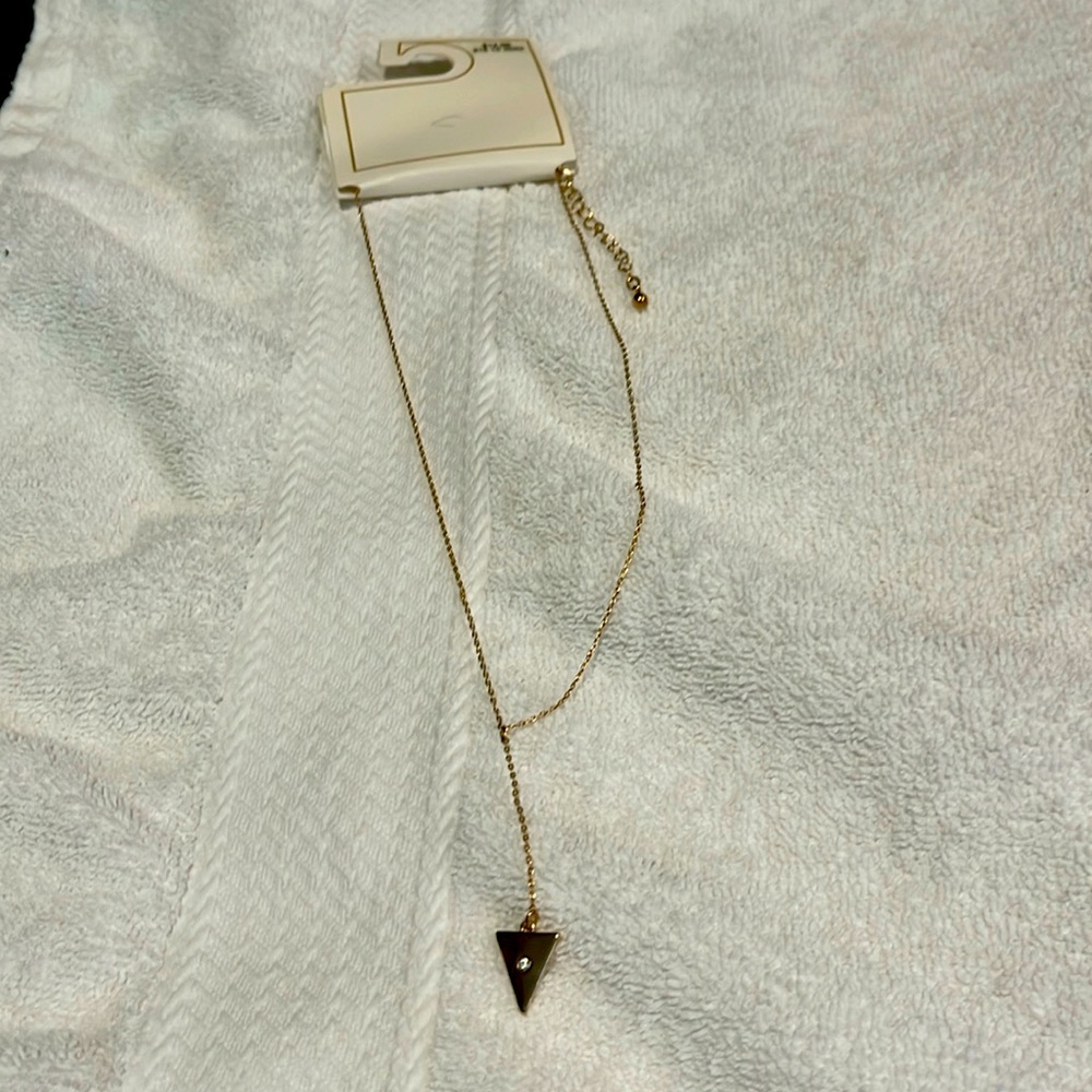 Woman's station lariat short necklace with tri triangle and center zone Gold 33"